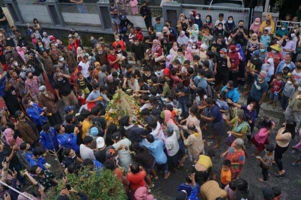 Potret Warga Ngarak Tirta di Bukit Jatiwayang Semarang