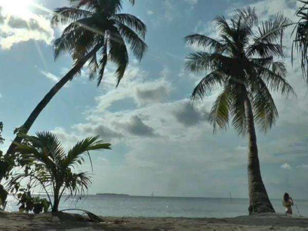 Indahnya Pantai Tanjung Gelam, Tempat Berburu Sunset di Karimunjawa