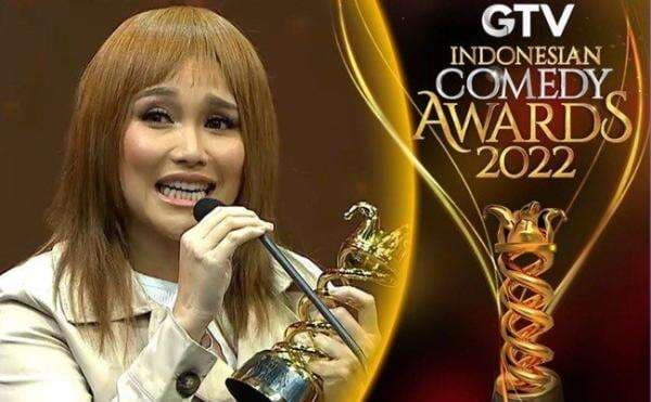 Ayu Ting Ting Raih Seleb Komedi Terfavorit di Indonesian Comedy Awards 2022
