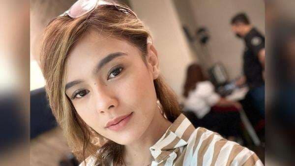 5 Potret Angie Ang yang Viral Diberi Marc Marquez Hadiah, Sempat Dikira Kunci Kamar Hotel!