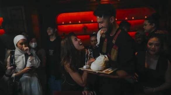 Wulan Guritno Pamer Pacar Baru, Ternyata Atlet Basket yang Usianya 14 Tahun Lebih Muda