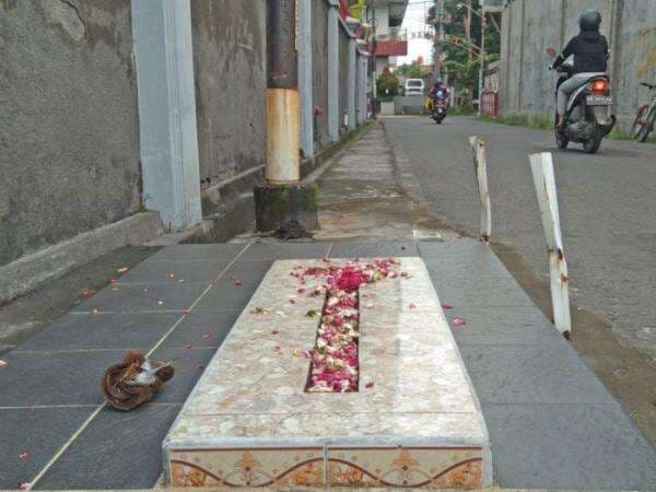 Misteri Makam Tanpa Nama di Tepi Jalan Kota Solo, Ditaburi Bunga Setiap Malam Jumat