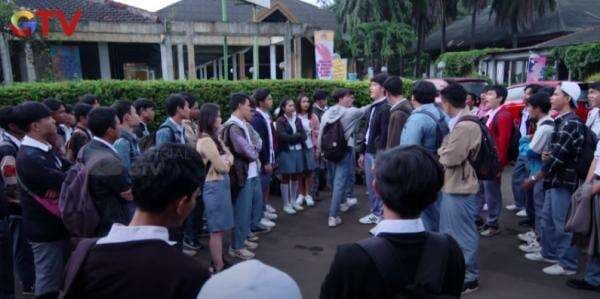 Michelle Bingung Memilih Cinta atau Pertemanan saat Konflik Anak IPA & IPS Makin Memanas