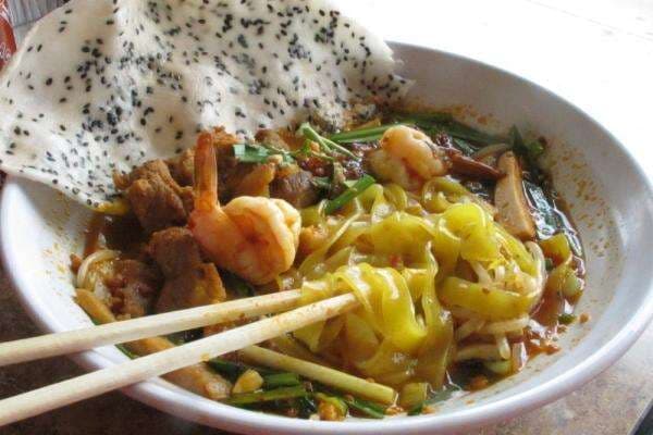 10 Makanan Khas Vietnam yang Unik dan Lezat