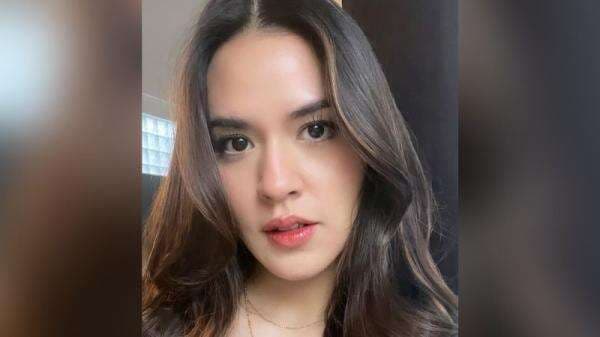 Raisa Pamer Bahu Mulus dengan Baju Sabrina, Netizen: Astaga Kak Yaya, Cantik Banget!