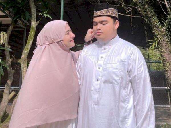 Nadzira Shafa Nangis Ceritakan Detik-detik Kepergian Ameer Azzikra: Istirahat ya Bang Nadzira Shafa Nangis Ceritakan Detik-detik Kepergian Ameer Azzikra: Istirahat ya Bang