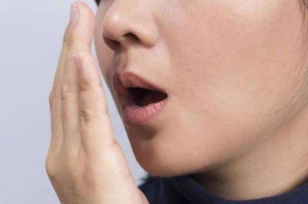 6 Langkah Mudah dan Alami Untuk Menghilangkan Bau Mulut