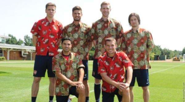 5 Pesepak Bola Top Dunia yang Pernah Pakai Batik Indonesia, Nomor 1 Paling Unik 5 Pesepak Bola Top Dunia yang Pernah Pakai Batik Indonesia, Nomor 1 Paling Unik