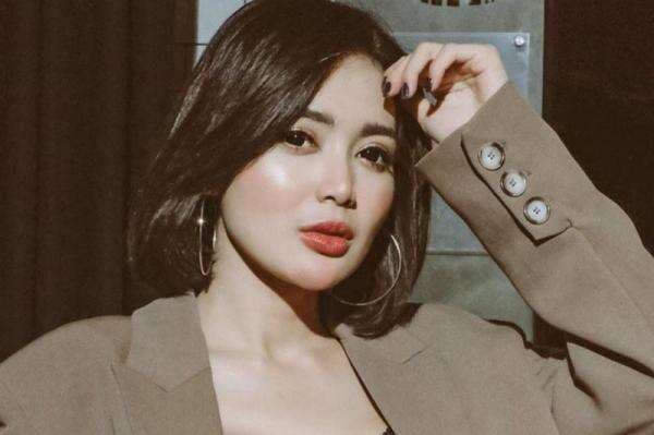 Pesona Wika Salim Pakai Outfit Hitam, Seksi saat Nyanyi