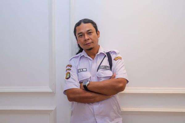 7 Potret Cank Zantuk, Pemeran Satpam Kocak di Sinetron Ikatan Cinta yang Sukses Curi Perhatian Penonton 7 Potret Cank Zantuk, Pemeran Satpam Kocak di Sinetron Ikatan Cinta yang Sukses Curi Perhatian Penonton