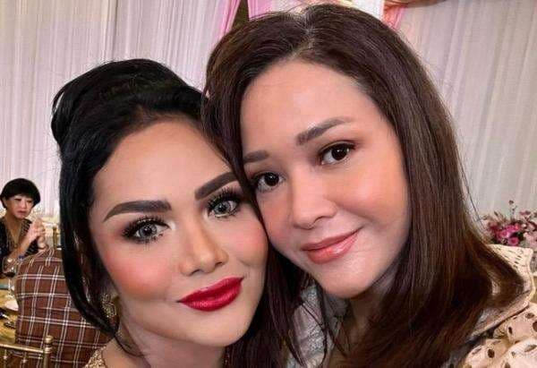 Maia Estianty Sebut Krisdayanti Super Royal: Sering Dapat Harta Karun Baju Bekas Maia Estianty Sebut Krisdayanti Super Royal: Sering Dapat Harta Karun Baju Bekas