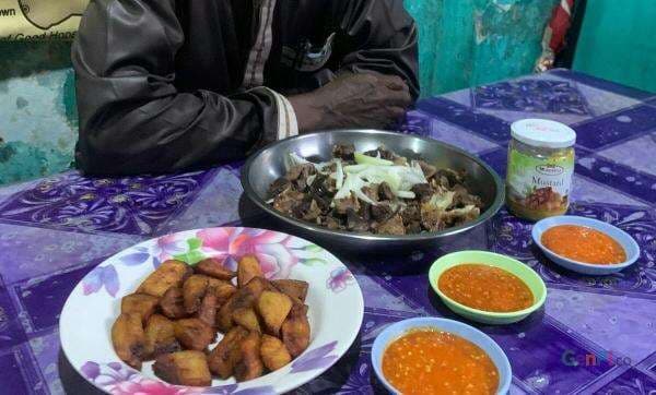 Kuliner Legendaris, Sate Domba H Ismail, Disantap Pakai Pisang