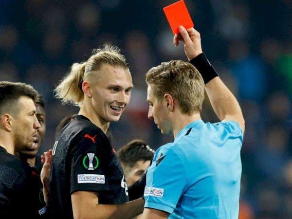 5 Pesepakbola yang tak Pernah Dikartu Merah, dari Legenda Real Madrid hingga Barcelona