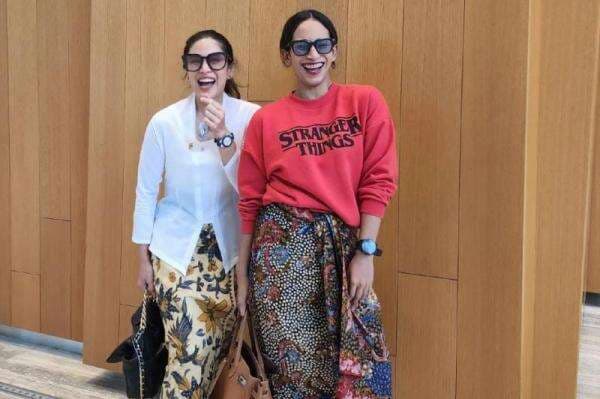 Bak ABG, Dian Sastro Pamer OOTD Padu Padan Batik dan Outfit Kekinian