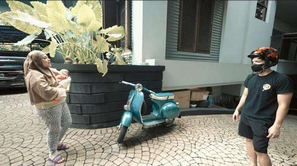 Atta Halilintar Beli Motor Baru, Aurel Hermansyah: Mendingan Buat Beli Pampers Anak Atta Halilintar Beli Motor Baru, Aurel Hermansyah: Mendingan Buat Beli Pampers Anak