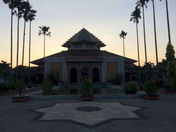 Beranjangsana ke Masjid Kampus UGM yang Lagi Heboh, Menaranya Rp9 M, Pernah Utang Rp1,5 M