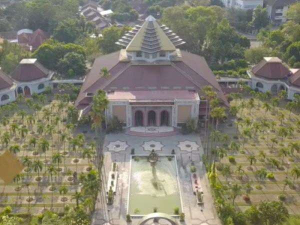 Wisata Religi di Masjid Kampus UGM yang Dibangun di Bekas Kuburan China, Sambil Ngabuburit