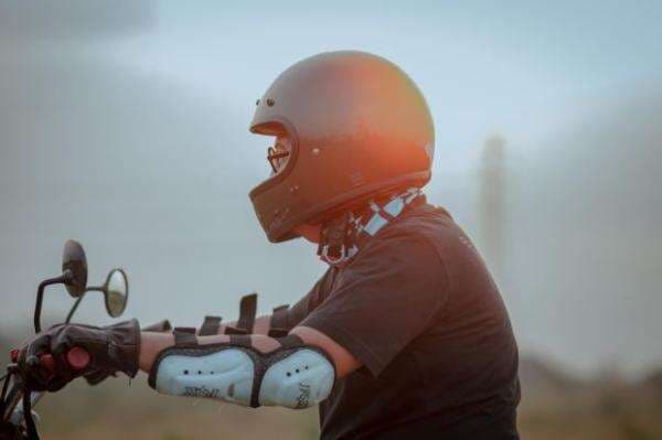 Helm Full Face vs Half Face, Mana yang Anda Pilih?