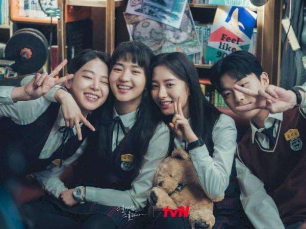 Kumpulan Keseruan Aktor Drama 'Twenty Five, Twenty One', Tetap Bersahabat di Balik Layar