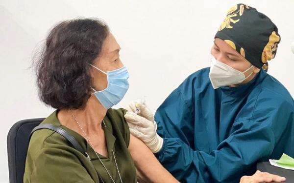 Apakah Disuntik Vaksin Booster Membatalkan Puasa?