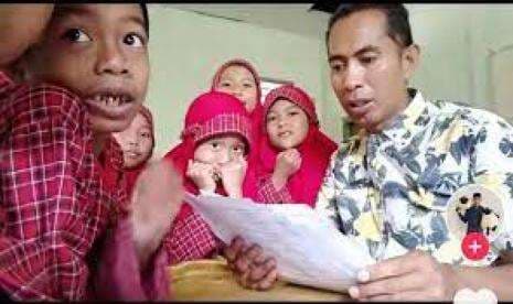 Pak Ribut dan April: Tentang Tik-Tok, Sodom, dan `Lesboy`