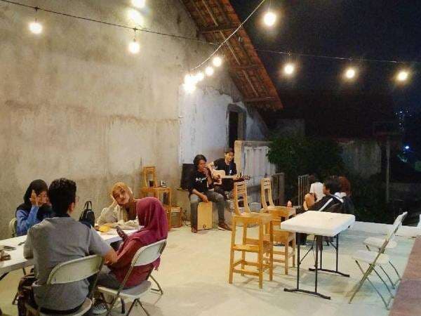 Rekomendasi Kafe Hidden Gem di Jakarta Timur, Nih Cobain