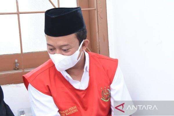 Predator Herry Wirawan Akhirnya Divonis Mati