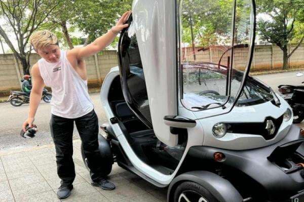 Mobil Mewah Azka Corbuzier, Renault Twizy yang Mungil Bertenaga Listrik