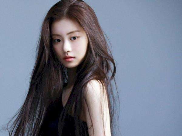 Potret Cantik Kim Garam, Member Kedua LE SSERAFIM yang Diduga Terlibat Bullying di Sekolah