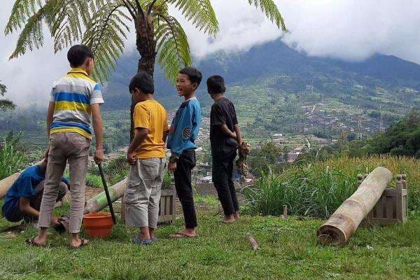 Meriam Bambu, Ngabuburit ala Bocah Lereng Merbabu Boyolali