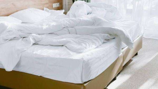 Jangan Salah! Ini Beda Double Bed dan Twin Bed Hotel, Dua Tipe Kamar yang Sering Bikin Salah Paham
