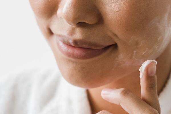 7 Rekomendasi Sunscreen untuk Kulit Berjerawat