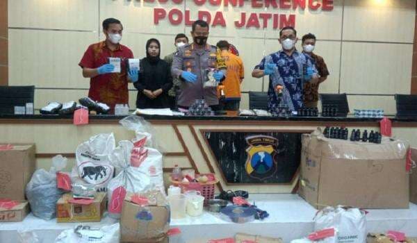 Polda Jatim Bongkar Peredaran Kosmetik Palsu Beromset Rp500 Juta, Ini Modus Pelaku