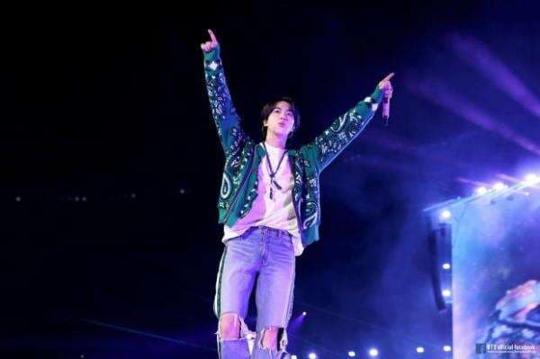 Jin BTS Masih Cedera, Penampilannya di Konser Las Vegas Dibatasi Jin BTS Masih Cedera, Penampilannya di Konser Las Vegas Dibatasi