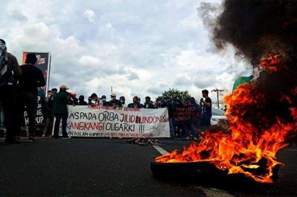 Aksi Demo Tolak Presiden Tiga Periode Kembali Berlangsung di Makassar