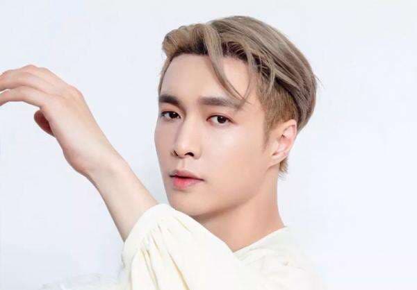 Di Perayaan 10 Tahun Debut EXO, Lay Tinggalkan SM Entertainment