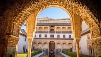 Mengenal Istana Alhambra, Wisata Religi Islam Bersejarah Spanyol dengan Segudang Keindahan! Mengenal Istana Alhambra, Wisata Religi Islam Bersejarah Spanyol dengan Segudang Keindahan!