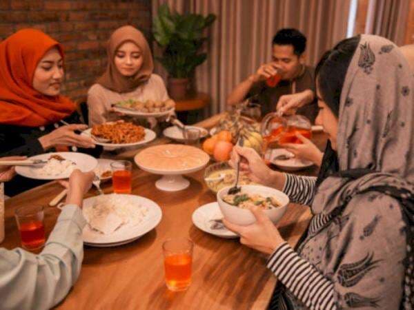 Biar Gak Dikira Sombong, Ini 5 Cara Paling Sopan Menolak Ajakan Bukber, Sorry Ya Bestie