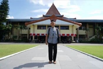 Mengenal Sosok Prof. Sentot, Guru Besar FMIPA UNS yang Rajin Ingatkan Sholat Wajib