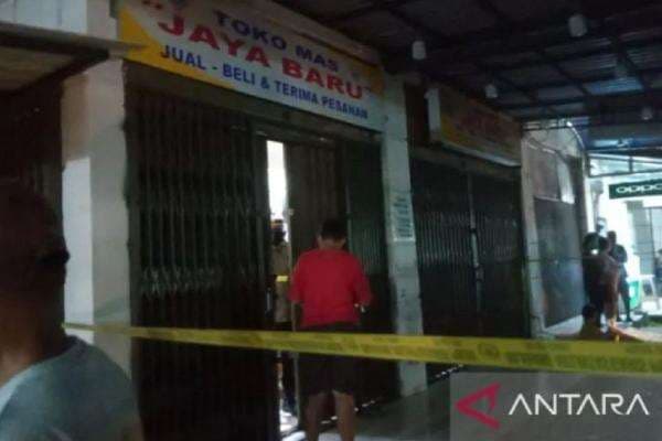 2 Perampok Bobol Toko Emas di Kotabumi, Tembak Kaki Penjaga Toko