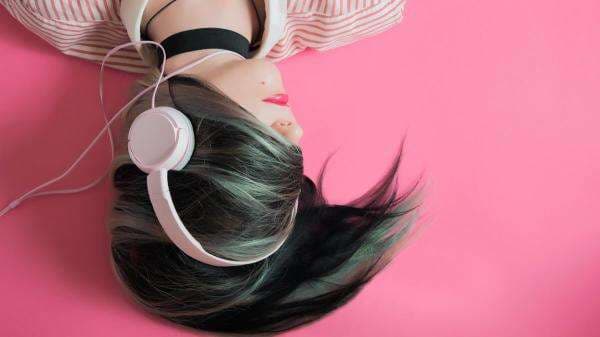 6 Inspirasi Peek A Boo Hair Yang Lagi Hits Dan Wajib Dicoba