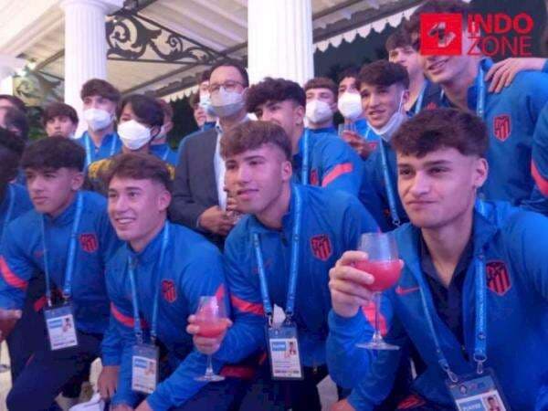 Tiba di Balai Kota, Pemain Atletico Madrid U18 dan Barcelona U18 Disambut Anies