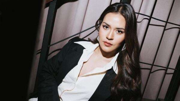 6 Outfit Ngantor Centil ala Raisa, WFO Serasa Fashion Show!