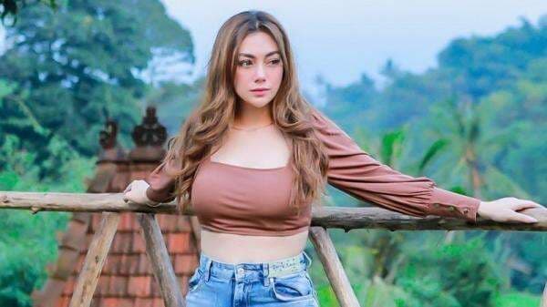 5 Outfit Casual ala Celine Evangelista, Hot Mommy Modis dan Kekinian!