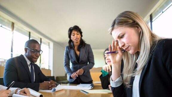 3 Zodiak Paling Dibenci di Lingkungan Kerja, Keras Kepala dan Sok Benar, Mending Jauh-Jauh Deh!