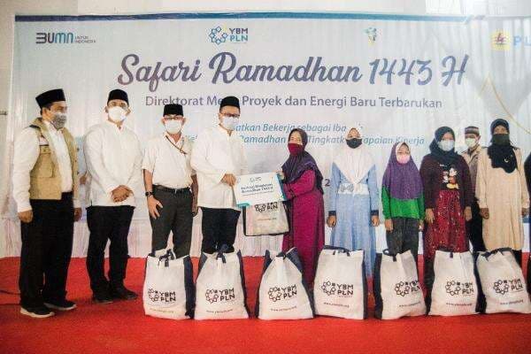 Semangat Berbagi Merawat Negeri, YBM PLN UIP JBT Salurkan Bantuan