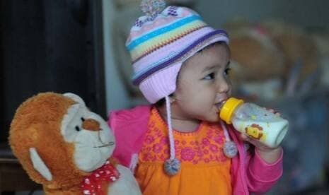 Bahaya Memberikan Susu Formula Bagi Bayi Umur 0 hingga 6 Bulan