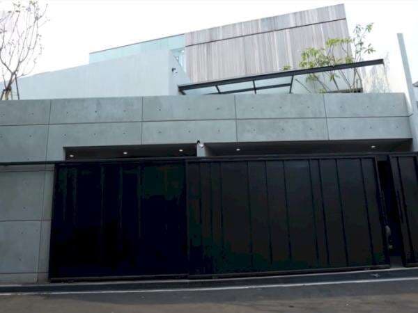 Mengintip Rumah Baru Desta dan Natasha Rizky yang Super Mewah, Dominasi Warna Monokrom Mengintip Rumah Baru Desta dan Natasha Rizky yang Super Mewah, Dominasi Warna Monokrom