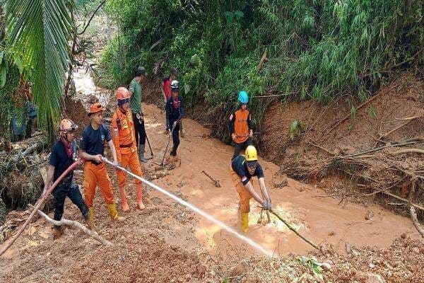 Warga di Kampung Cilengkong Bandung Barat Terisolir