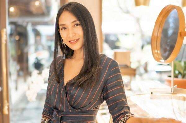 Biodata dan Agama Happy Salma, Pindah Keyakinan setelah Dinikahi Bangsawan Bali Biodata dan Agama Happy Salma, Pindah Keyakinan setelah Dinikahi Bangsawan Bali